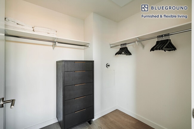 Building Photo - 310 Del Sol Dr