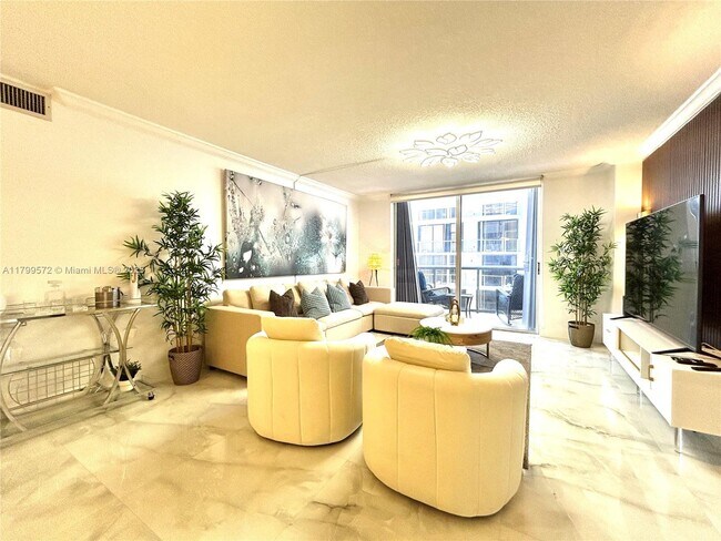 Building Photo - 6039 Collins Ave