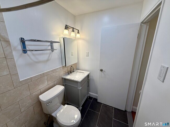 Building Photo - 1168 Main St