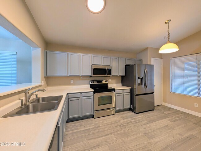 Building Photo - 7059 W Gardenia Ave