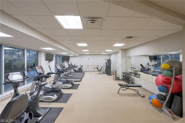 Building Photo - 2112 Acacia Park Dr