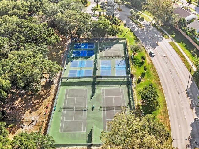 Building Photo - 9470 Poinciana Pl