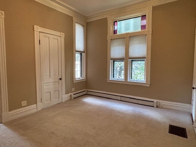 Building Photo - 462 Holly Ave