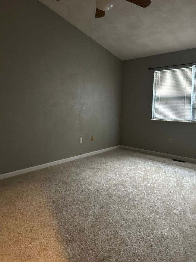 Building Photo - 2324 Greenfield Dr