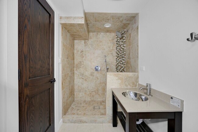 Building Photo - 9059 Oneill Dr