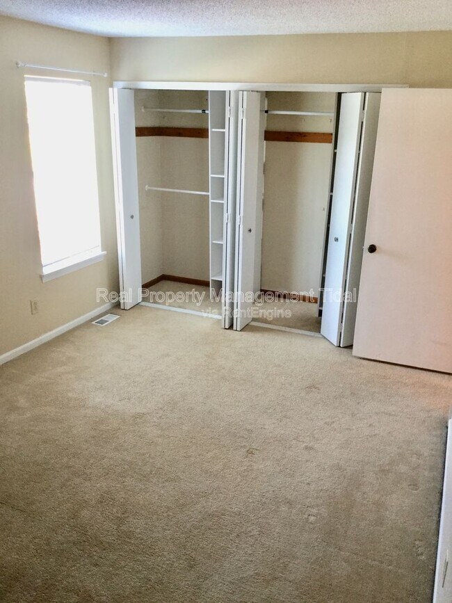Building Photo - 1664 Jameson Dr