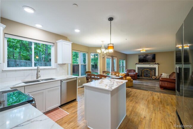 Building Photo - 1250 Walloon Way