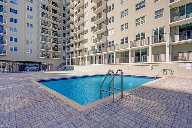 Building Photo - 2 br, 2 bath Condo - 9273 Collins Ave Apt ...