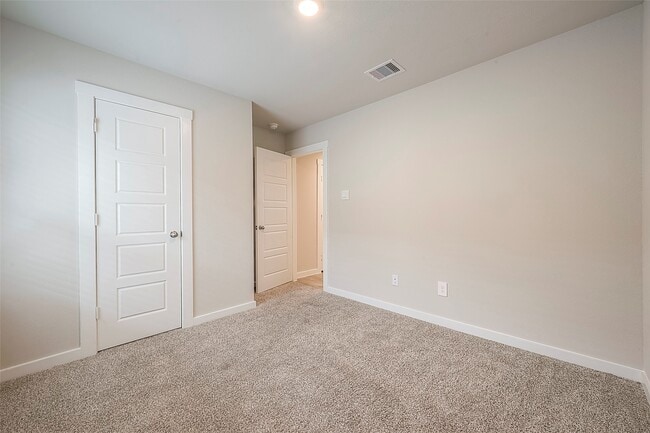 Building Photo - 2920 Gunnersbury Dr