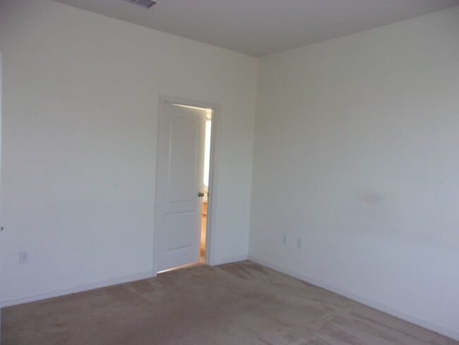 Building Photo - SPRING RIDGE COMMUNITY