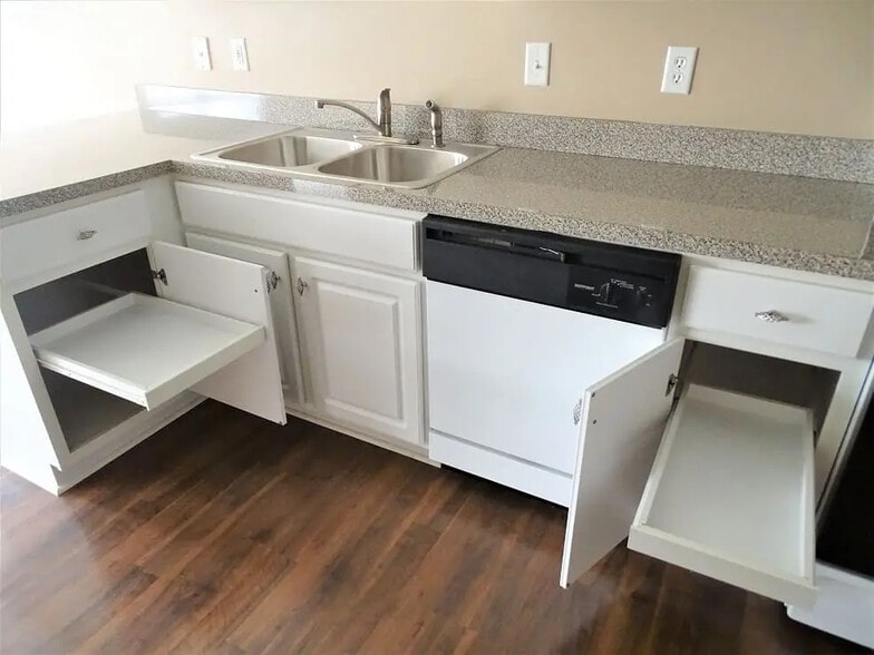 Building Photo - 6472 Lincoln Ct