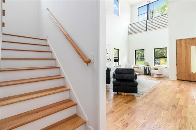 Building Photo - 1554 Columbia Cir