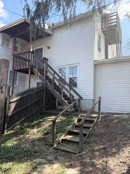 Building Photo - 2129 James St