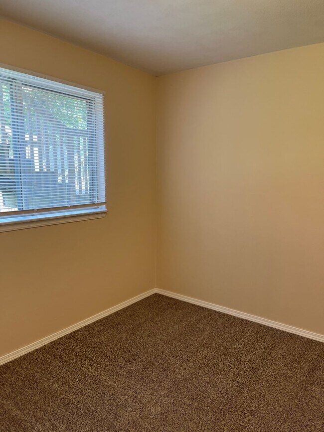 Building Photo - Make this  beautiful home yours!! Features...