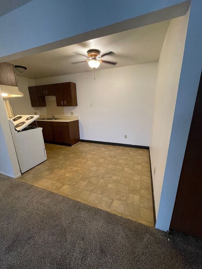 Building Photo - Sycamore Greens Apartments - Apply Today.