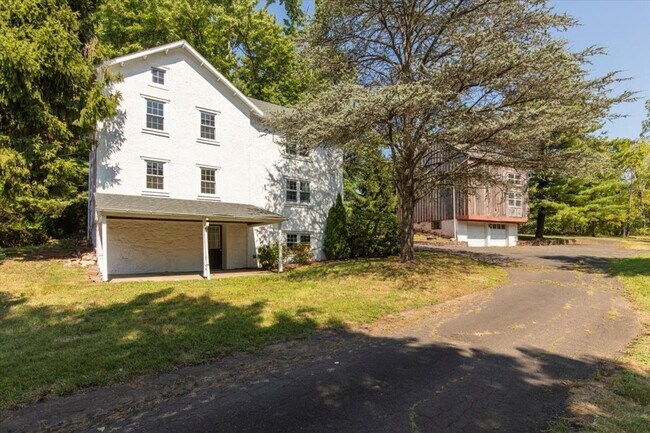 Building Photo - 3 Bedroom / 2.5 Bath House Available Now in Harleysville