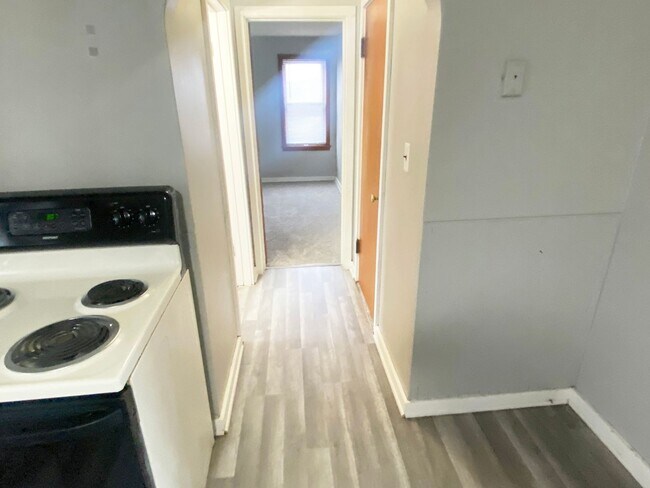 Building Photo - 1704 Merrill Ave