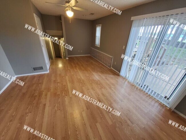 Building Photo - Gorgeous Shawnee Mission NW Home-Coming SO...