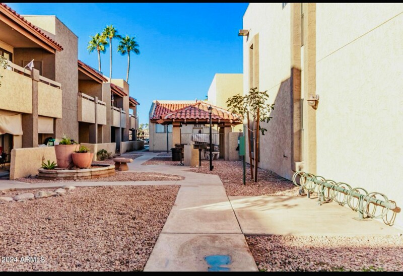 Building Photo - 1125 E Broadway Rd