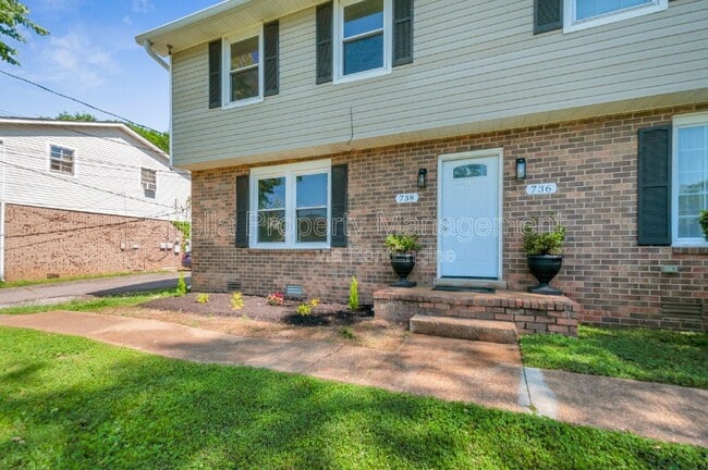 Building Photo - 738 McPherson Dr