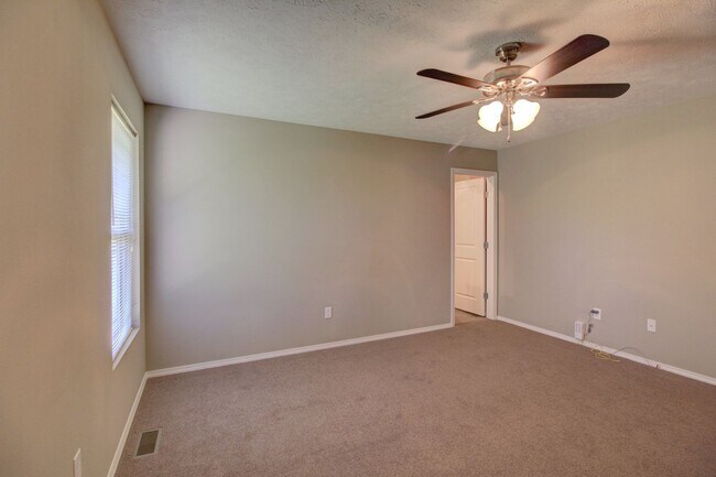 Building Photo - 3 Bedroom, 2 Bathroom in Nixa!