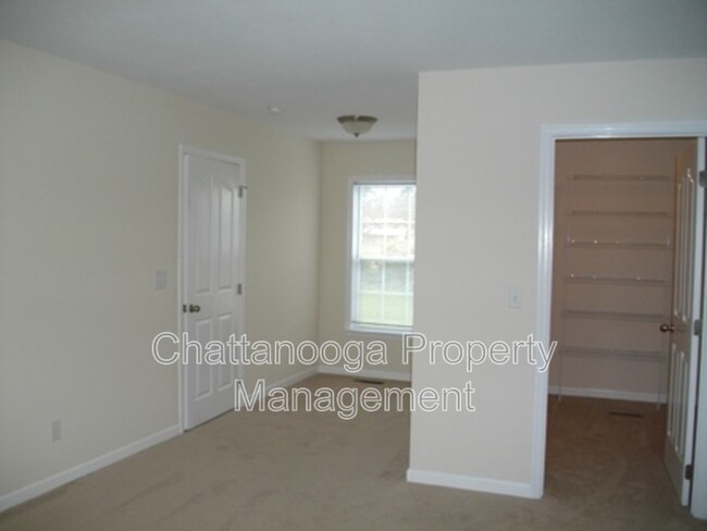 Building Photo - 28 Dove Dr