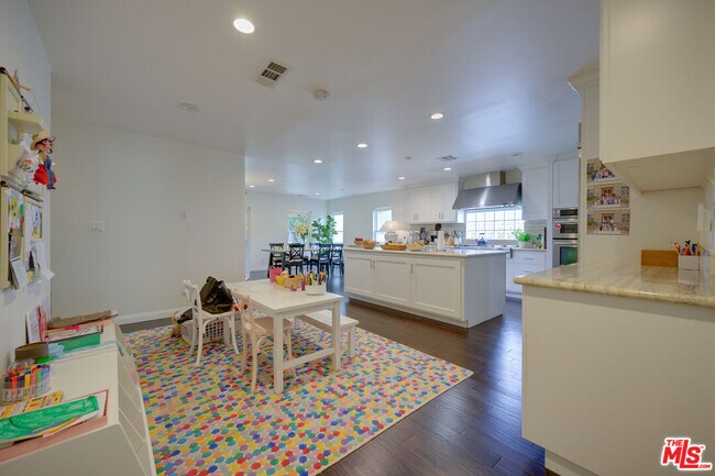Building Photo - 2241 S Beverly Dr
