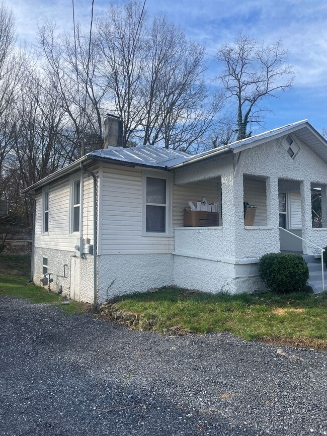 Building Photo - 3 Br 1 Bath House