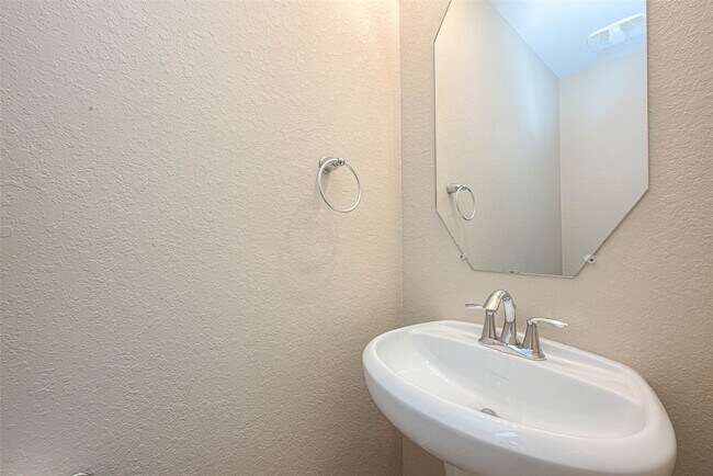 Building Photo - 24630 Folkstone Cir