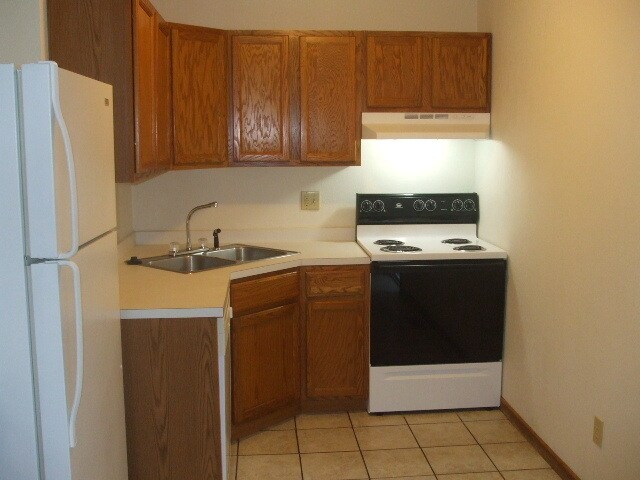 Kitchen - 3 N Montague Ave