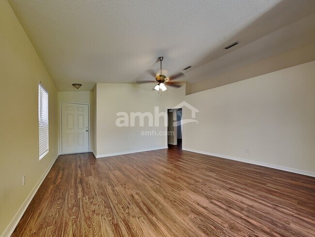 Building Photo - 8431 Deer Chase Dr