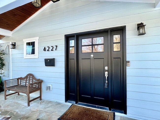 Building Photo - Crafstman-style 4 Bedroom renovated home for lease in Selwyn Park/Madison Park area of Charlotte ...