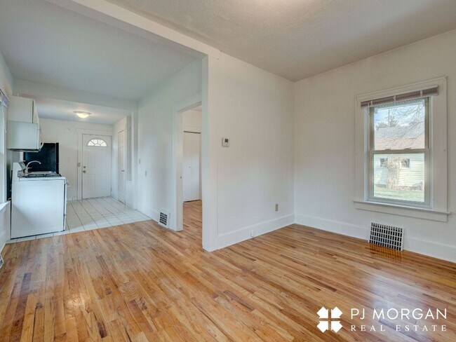 Building Photo - 2122 S 35th Ave