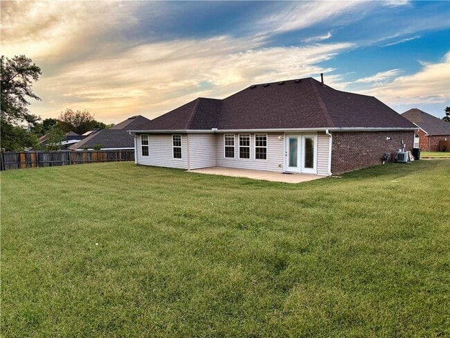 Building Photo - 1284 N Cannondale Dr
