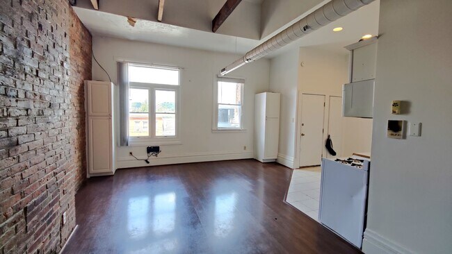 Building Photo - 1705 E Carson St