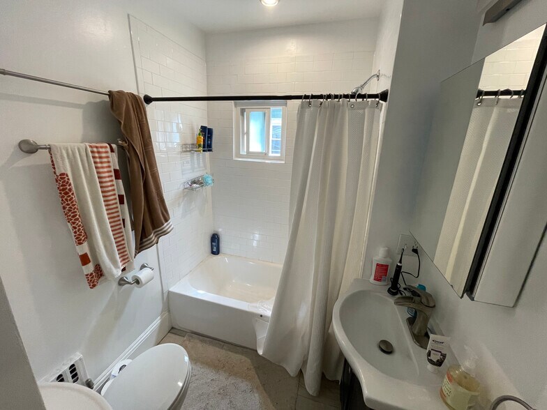 Building Photo - 42 Gorham St