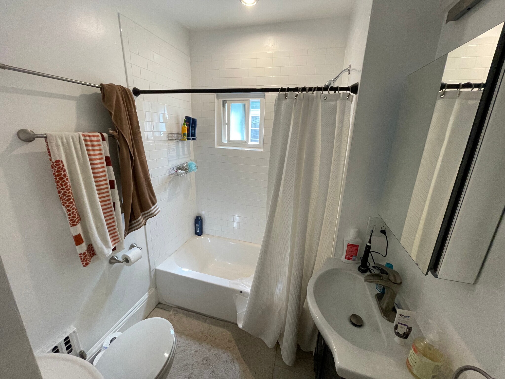 Building Photo - 42 Gorham St