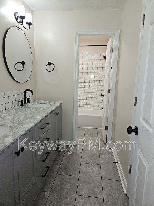 Building Photo - 1702 Harrogate Dr