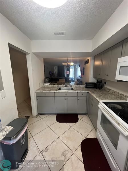 Building Photo - 208 Lake Pointe Dr