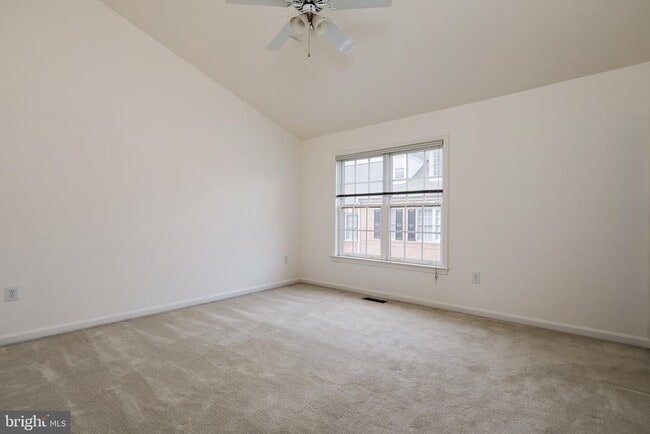 Building Photo - 1122 N Vernon St