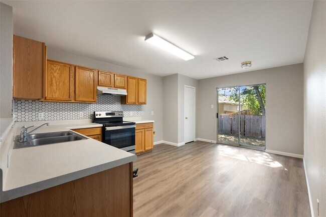 Building Photo - 3213 Crownover St