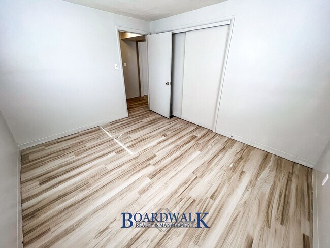 Building Photo - 3660 3325 W