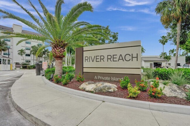 Building Photo - 1101 River Reach Dr