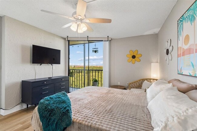 Building Photo - 900 Cove Cay Dr