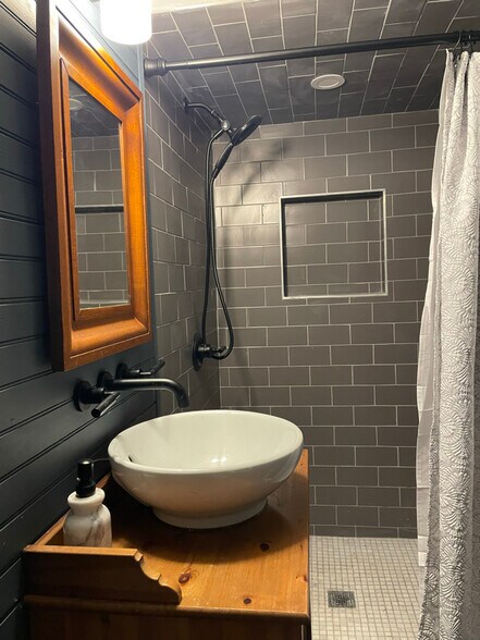 Building Photo - 189 Eagle Pass Rd