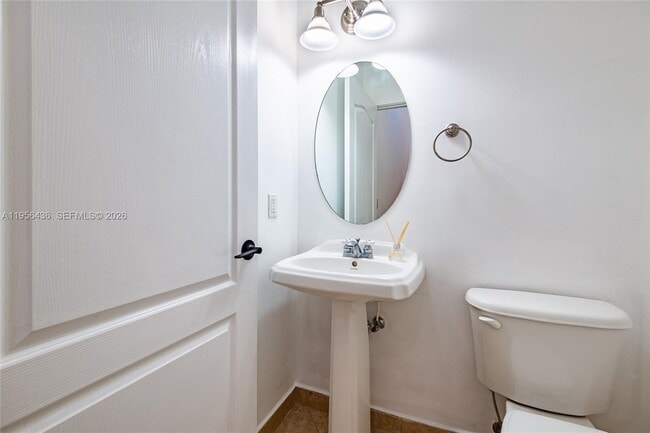 Building Photo - 2819 Coconut Ave