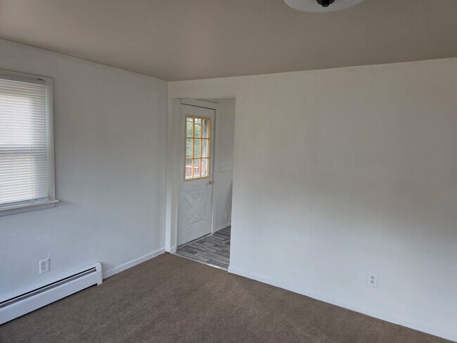 Building Photo - 139 Buck St