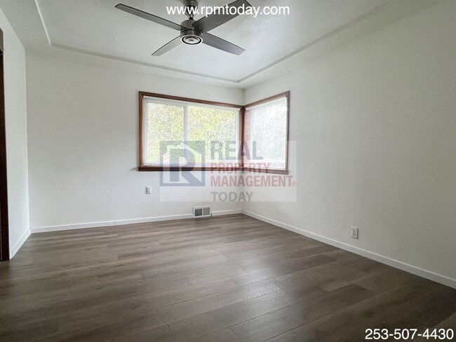 Building Photo - 2021 E 72nd St