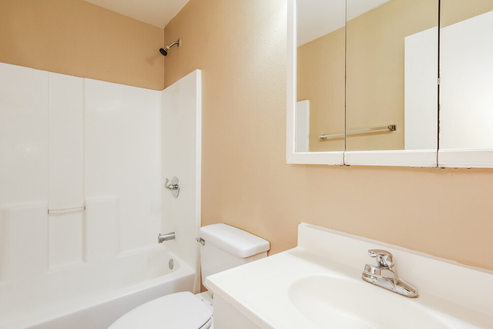 Building Photo - 305 E Gardenia Dr