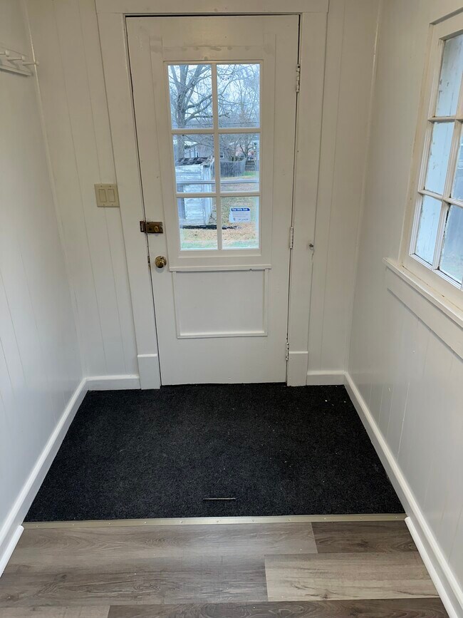 Building Photo - 1104 S Brady St